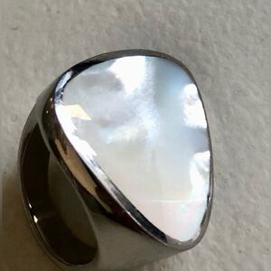 Tocara Mother Of Pearl women’s ring